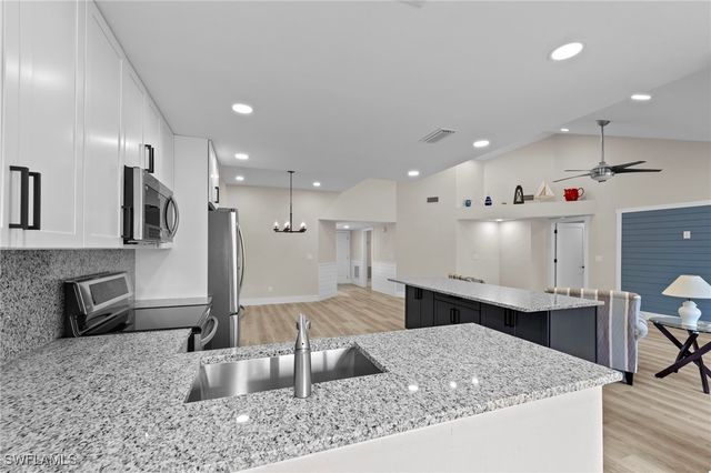 6114 Forest Villas CIR, Fort Myers, FL 33908