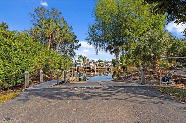 6114 Forest Villas CIR, Fort Myers, FL 33908