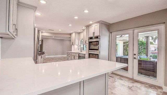 1998 KANSAS AVENUE NE, St Petersburg, FL 33703