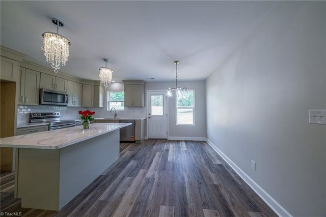 5705 MARSHALLGATE Drive, Winston-salem, NC 27105