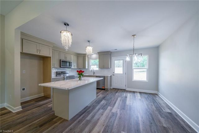 5705 MARSHALLGATE Drive, Winston-salem, NC 27105