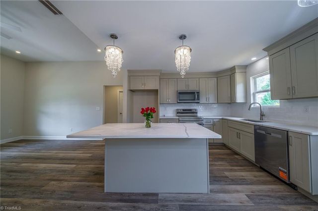 5705 MARSHALLGATE Drive, Winston-salem, NC 27105