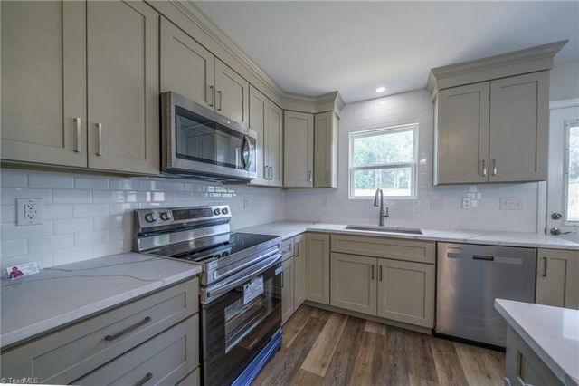 5705 MARSHALLGATE Drive, Winston-salem, NC 27105