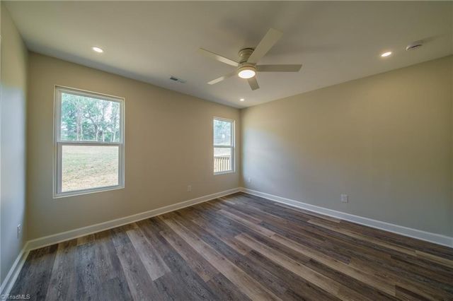 5705 MARSHALLGATE Drive, Winston-salem, NC 27105