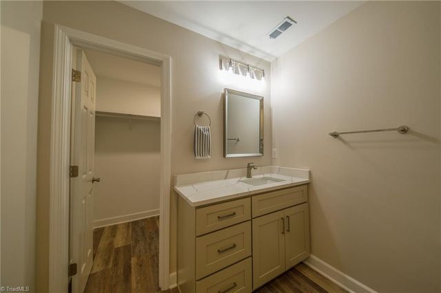 5705 MARSHALLGATE Drive, Winston-salem, NC 27105