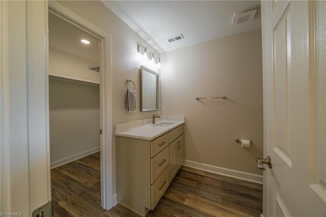 5705 MARSHALLGATE Drive, Winston-salem, NC 27105