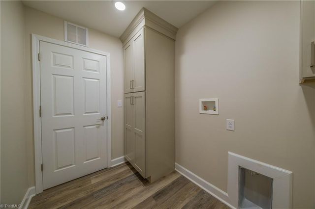 5705 MARSHALLGATE Drive, Winston-salem, NC 27105
