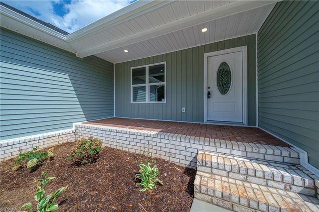 5705 MARSHALLGATE Drive, Winston-salem, NC 27105