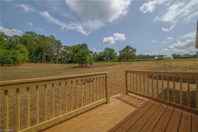 5705 MARSHALLGATE Drive, Winston-salem, NC 27105