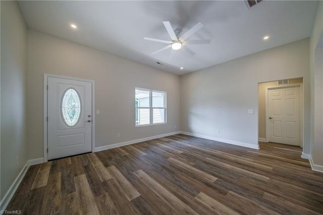 5705 MARSHALLGATE Drive, Winston-salem, NC 27105