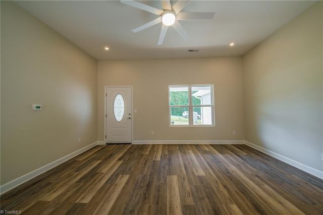 5705 MARSHALLGATE Drive, Winston-salem, NC 27105
