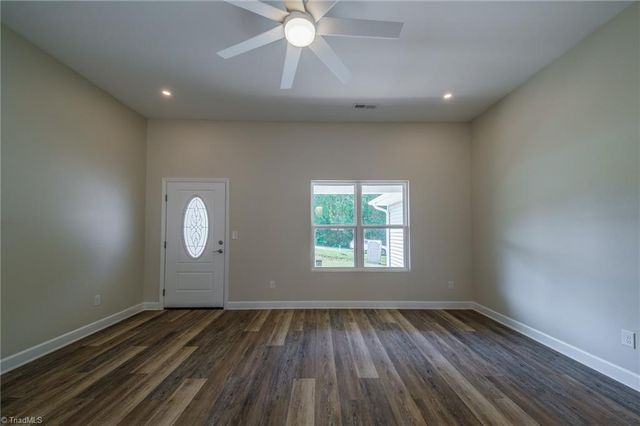 5705 MARSHALLGATE Drive, Winston-salem, NC 27105