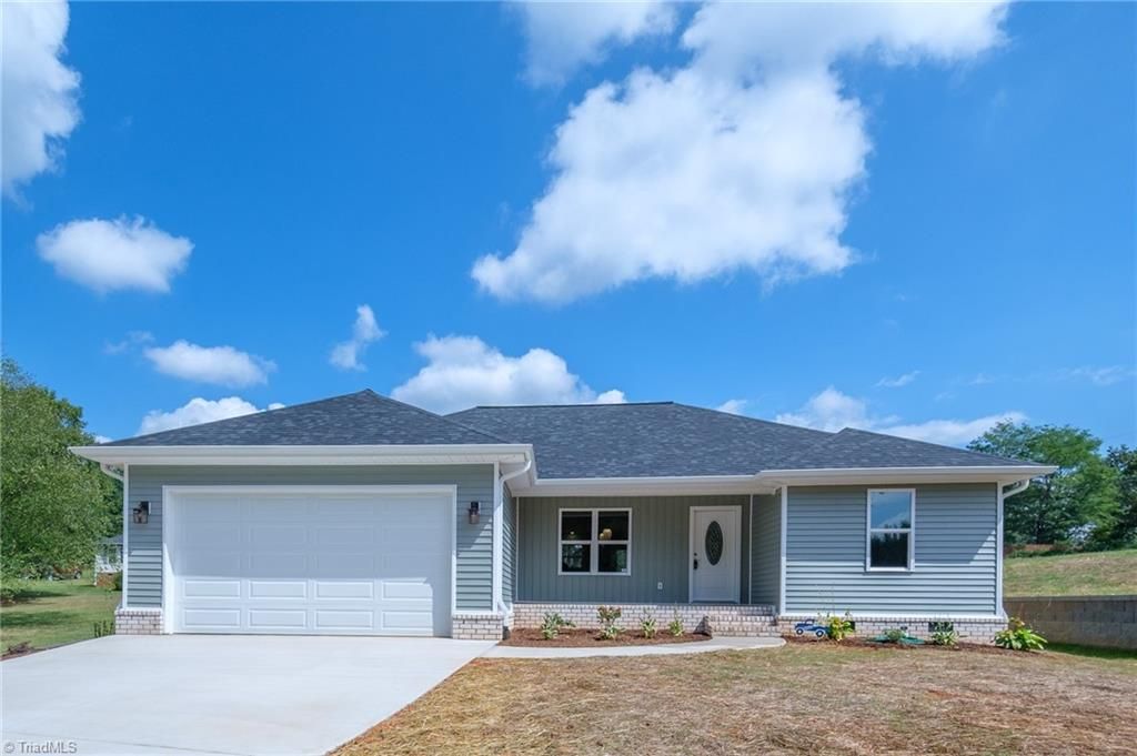 5705 MARSHALLGATE Drive, Winston-salem, NC 27105