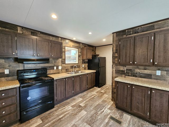 474 Foresthill, Canyon Lake, TX 78133