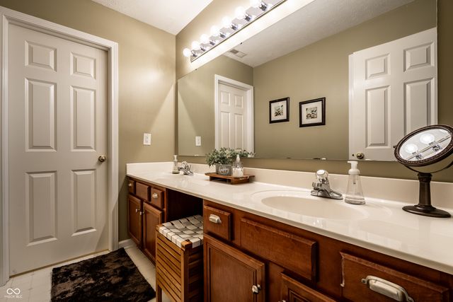 1186 Winter Wood Court, Zionsville, IN 46077