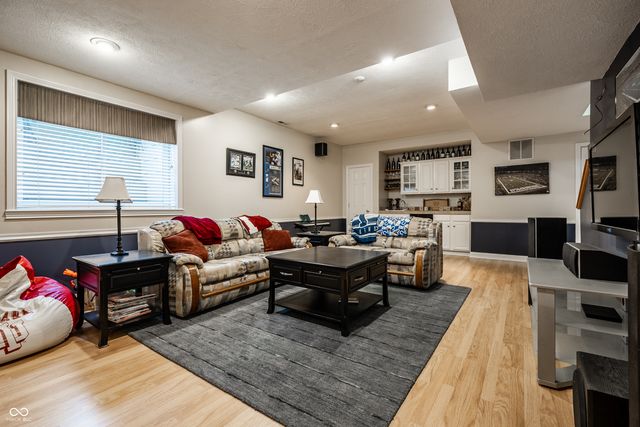 1186 Winter Wood Court, Zionsville, IN 46077