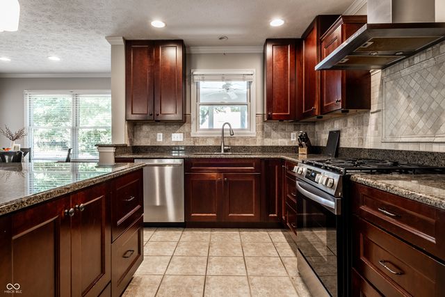 1186 Winter Wood Court, Zionsville, IN 46077