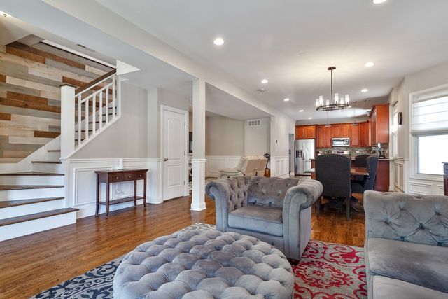 2255 N AVERS Avenue, Chicago, IL 60647