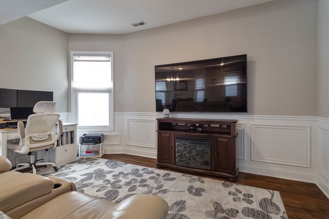 2255 N AVERS Avenue, Chicago, IL 60647