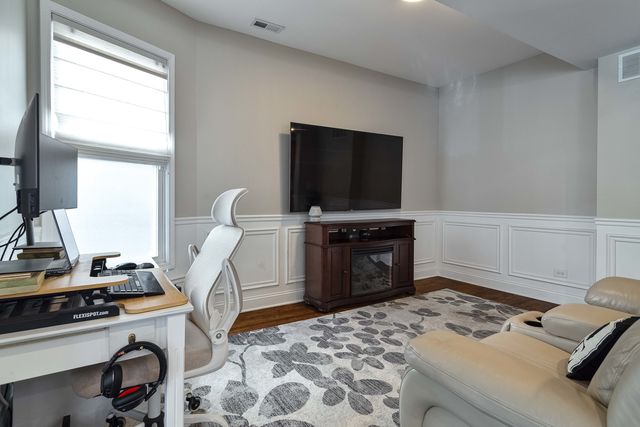 2255 N AVERS Avenue, Chicago, IL 60647