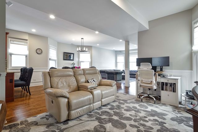 2255 N AVERS Avenue, Chicago, IL 60647