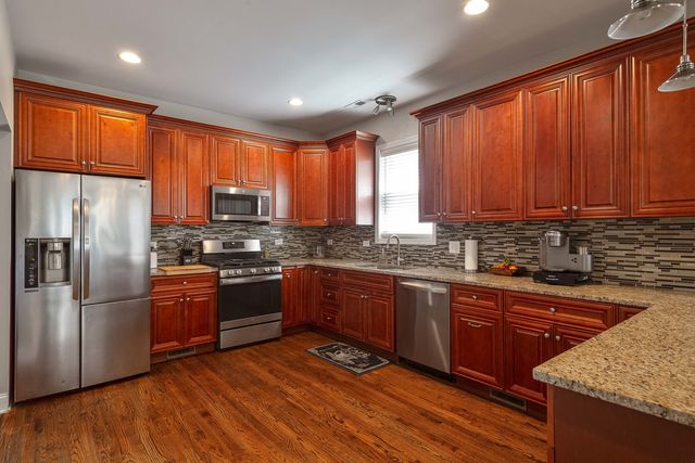 2255 N AVERS Avenue, Chicago, IL 60647