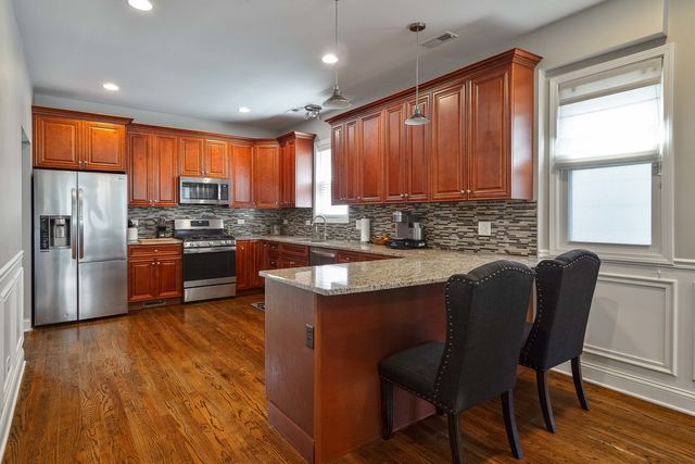 2255 N AVERS Avenue, Chicago, IL 60647