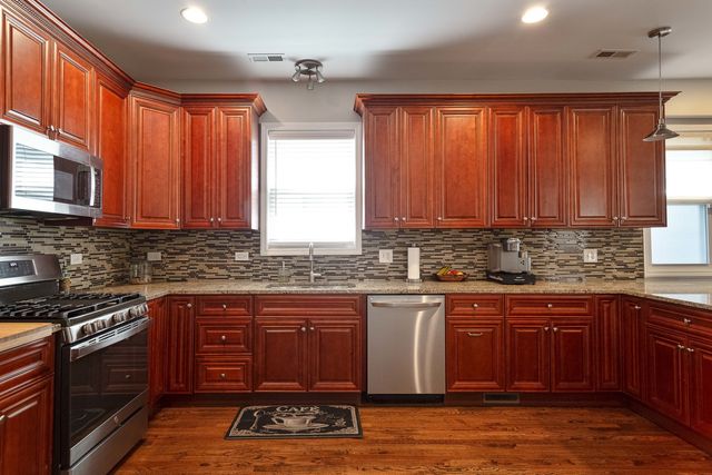 2255 N AVERS Avenue, Chicago, IL 60647
