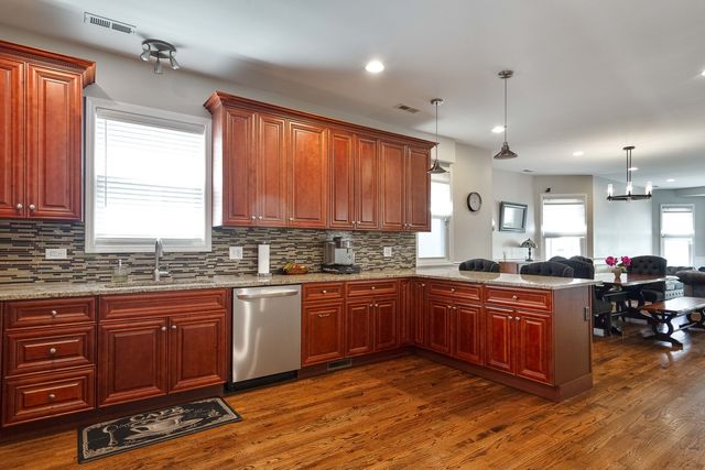 2255 N AVERS Avenue, Chicago, IL 60647