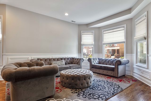 2255 N AVERS Avenue, Chicago, IL 60647