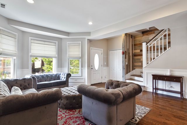 2255 N AVERS Avenue, Chicago, IL 60647