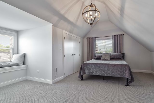 2255 N AVERS Avenue, Chicago, IL 60647