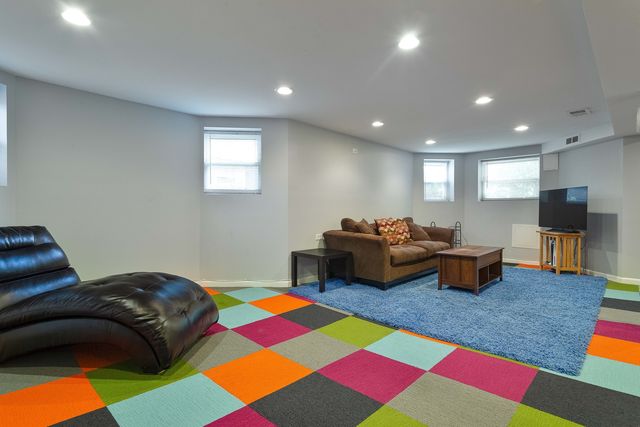 2255 N AVERS Avenue, Chicago, IL 60647