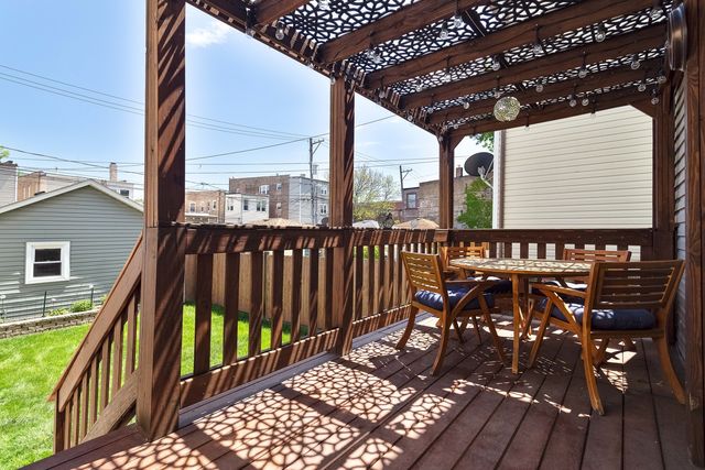 2255 N AVERS Avenue, Chicago, IL 60647