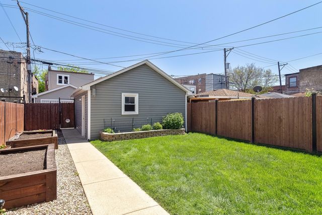 2255 N AVERS Avenue, Chicago, IL 60647