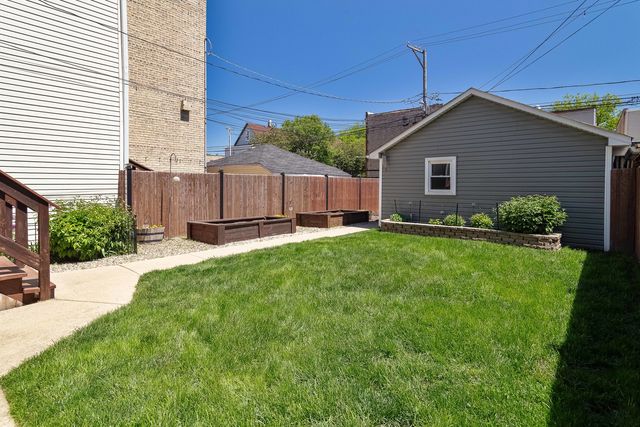 2255 N AVERS Avenue, Chicago, IL 60647