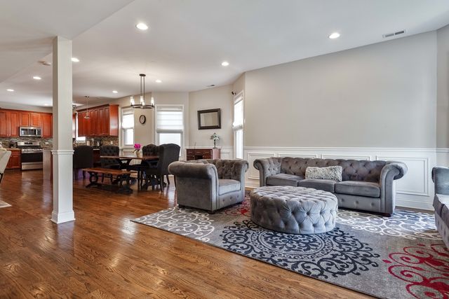 2255 N AVERS Avenue, Chicago, IL 60647