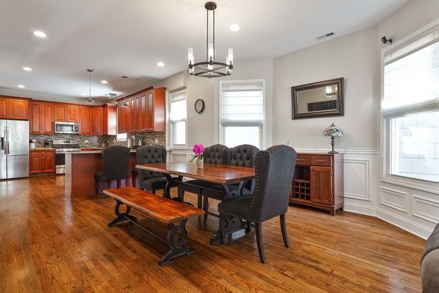 2255 N AVERS Avenue, Chicago, IL 60647