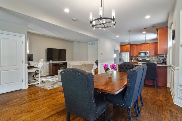2255 N AVERS Avenue, Chicago, IL 60647