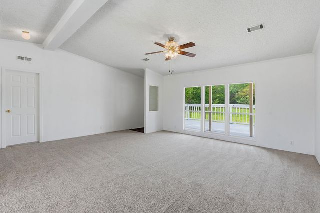 285 Hilltop DR, Dale, TX 78616