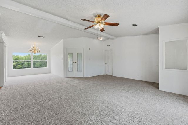 285 Hilltop DR, Dale, TX 78616