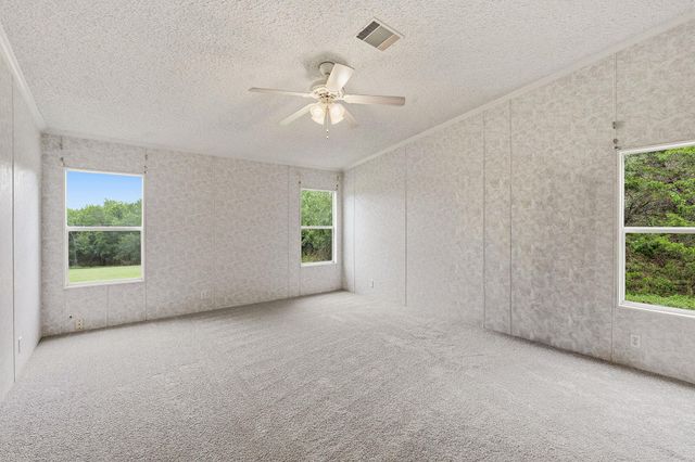 285 Hilltop DR, Dale, TX 78616