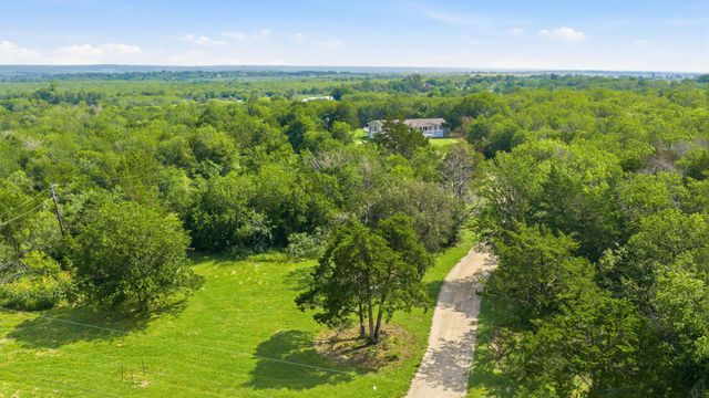285 Hilltop DR, Dale, TX 78616
