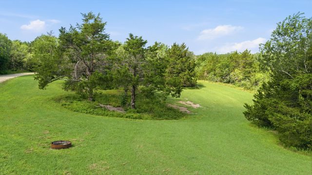 285 Hilltop DR, Dale, TX 78616