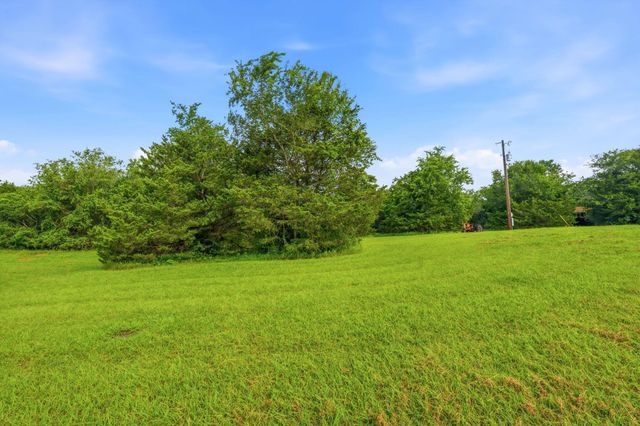 285 Hilltop DR, Dale, TX 78616