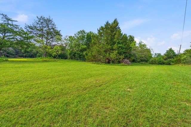 285 Hilltop DR, Dale, TX 78616
