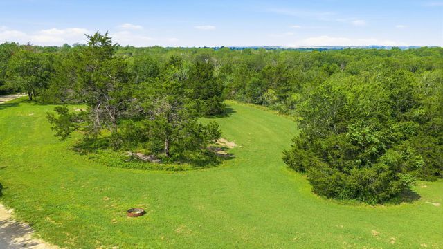 285 Hilltop DR, Dale, TX 78616