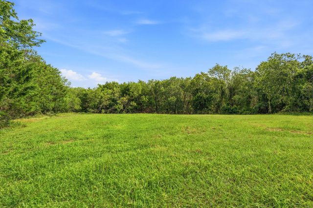 285 Hilltop DR, Dale, TX 78616