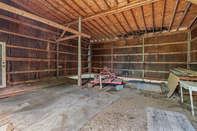 285 Hilltop DR, Dale, TX 78616