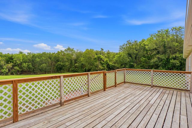 285 Hilltop DR, Dale, TX 78616